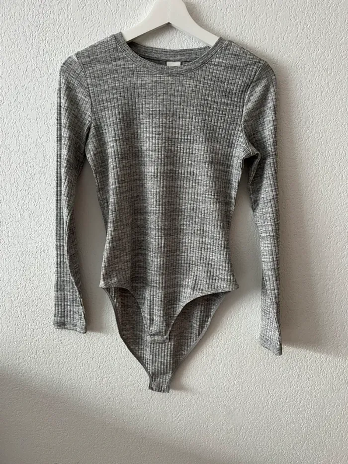 Body gris côtelé manches longues H&M Basics – Taille M