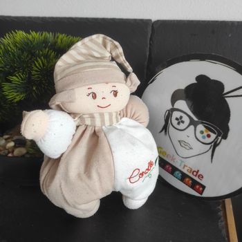 doudou poupee chiffon beige marron blanc feuille corolle bonnet grelot hochet  lutin