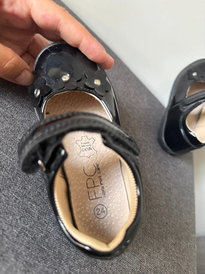 🥿Jolie chaussures à scratch tous les jours ou cérémonie fille en cuir - taille 24 - FPC- bon état - photo numéro 5