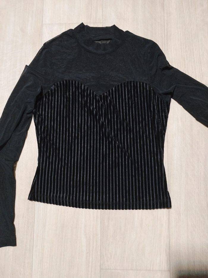Belle blouse moitié transparente