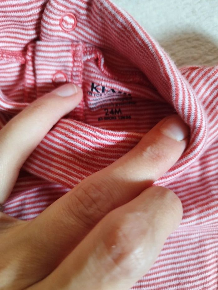 Body col roulé Rayé rouge et blanc taille 2 ans - photo numéro 2