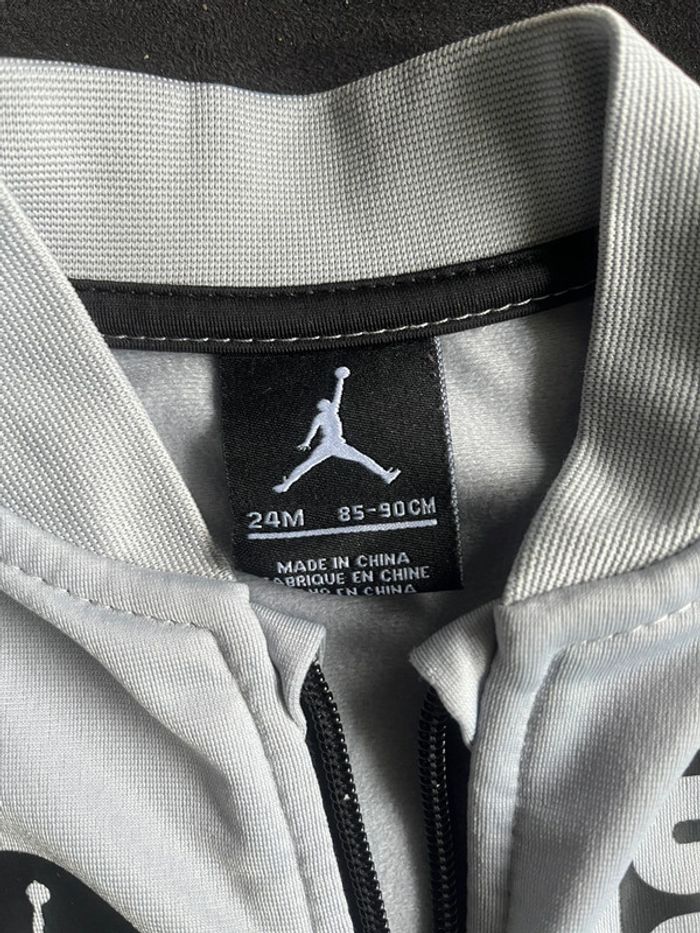 Ensemble  jogging Jordan Air taille 24 mois - photo numéro 3
