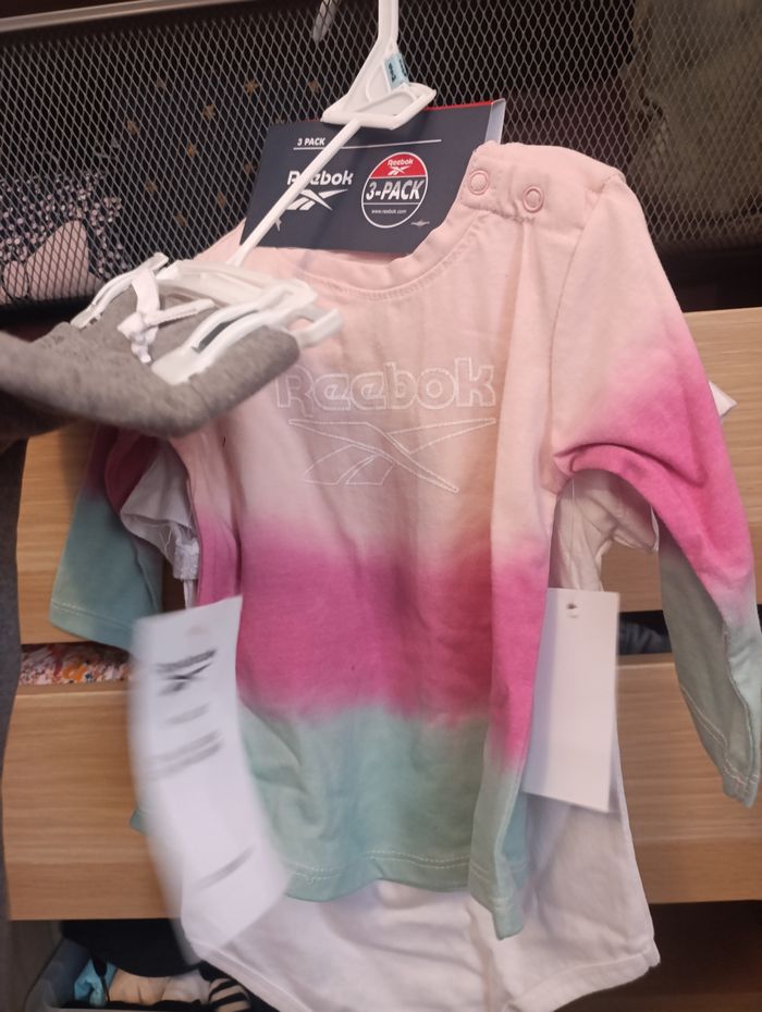 Ensemble Reebok bebe 6 mois - photo numéro 3