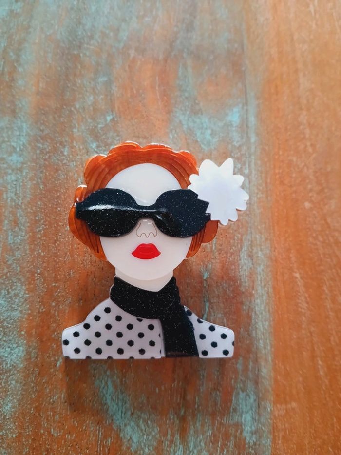 La rousse aux lunettes - photo numéro 3