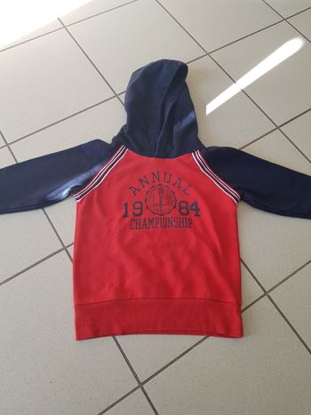 Sweat à capuche tape à l'œil