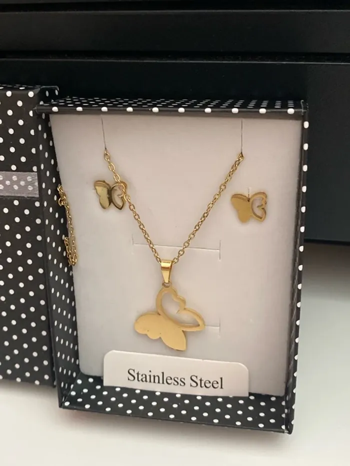 Parure Ensemble Collier pendentif papillon avec boucles d'oreille assortie - photo numéro 2
