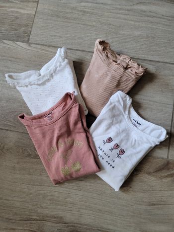 Lot de 4 t-shirts manches longues  taille 18 mois