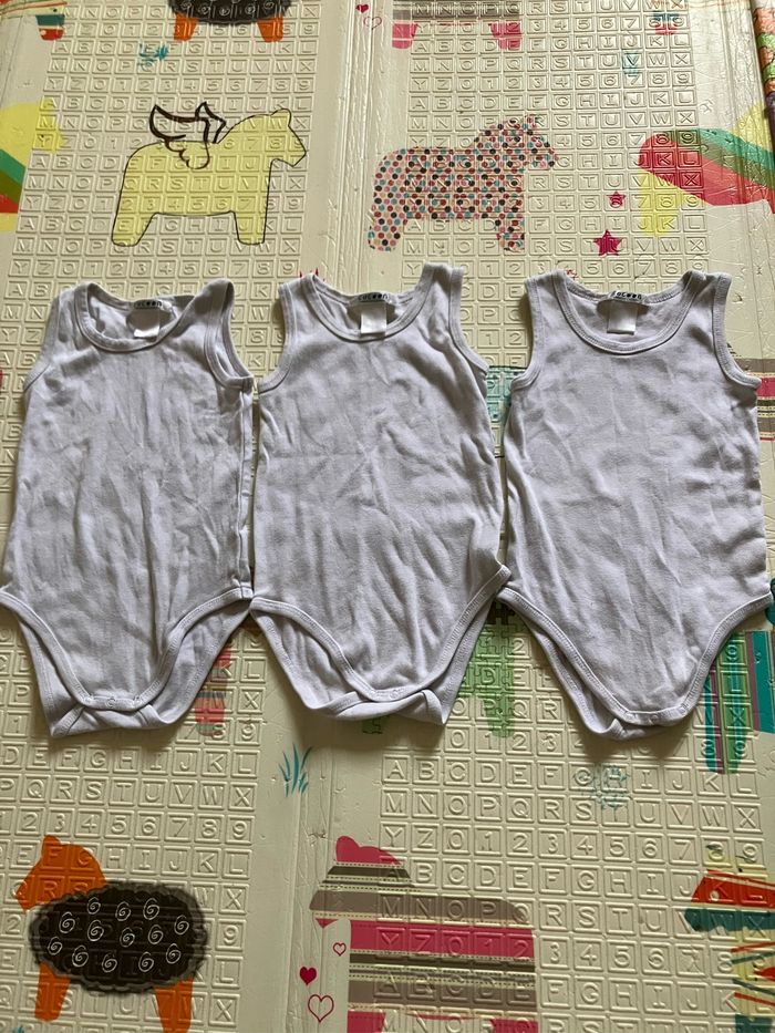 Vend lot de 3 bodies Cocoon taille 24 mois