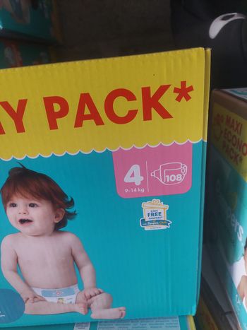 Couches pampers baby dry taille 4 neuve