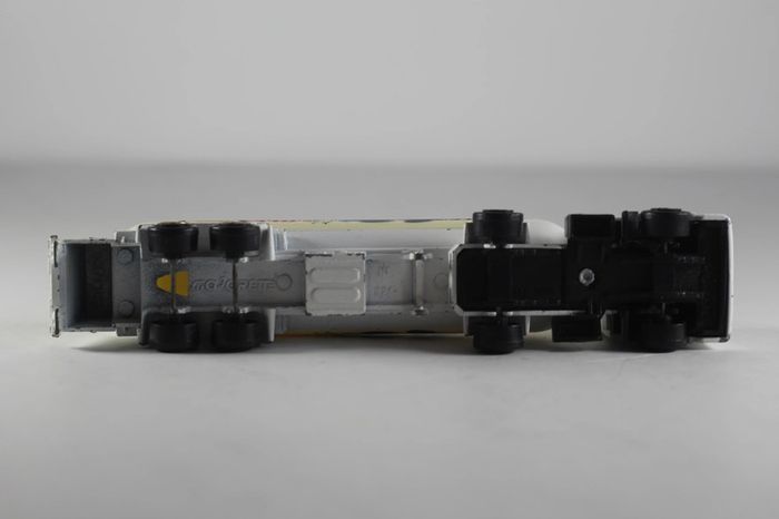 Majorette Camion Citerne Coca-Cola - photo numéro 4