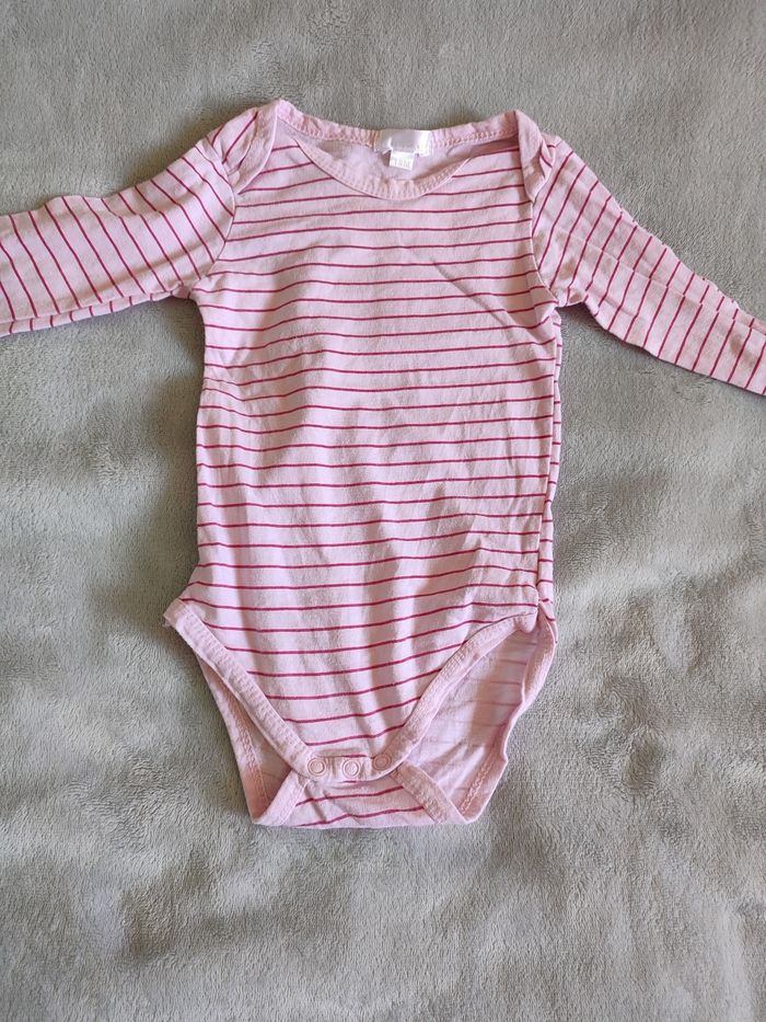 Lot bodies 18 mois - photo numéro 3