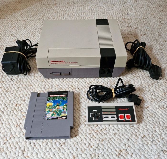 Console Nintendo NES + 1 Manette & Jeu Tortues Ninja