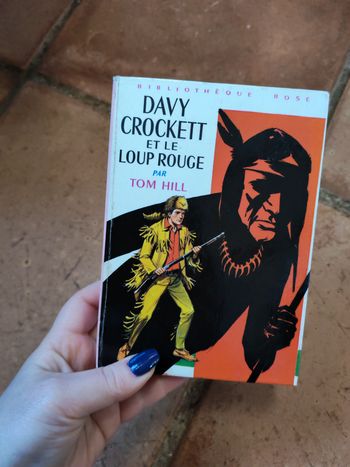 Davy Crockett et le Loup Rouge par Tom Hill, livre de la Bibliothèque rose