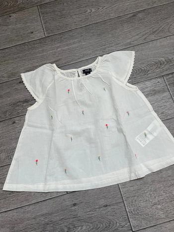 Blouse blanche Manches courtes  Motif fleurs fluo Kiabi 24 mois