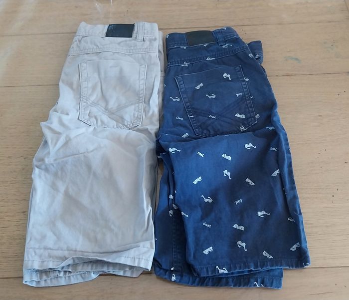 Lot de 2 bermudas garçon 10ans en très bon état