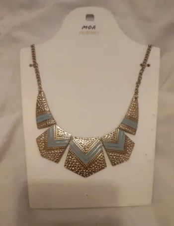 Moa collier ras du cou