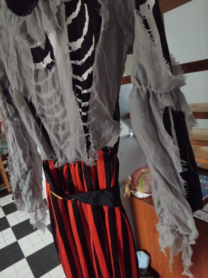 Costume halloween taille unique  bonne état - photo numéro 5
