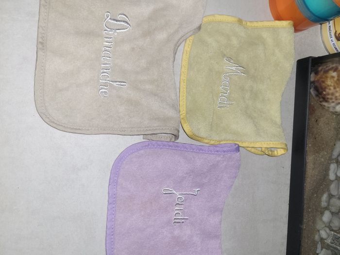 Lot de bavoirs - photo numéro 6