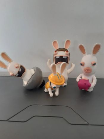 Lot 4 figurines Lapins Cretins