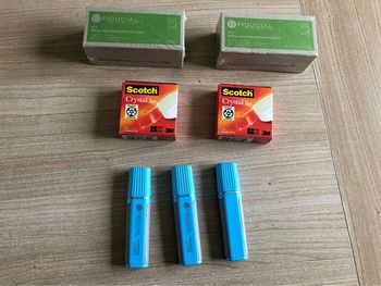 Lot fournitures post-it scotch surligneurs