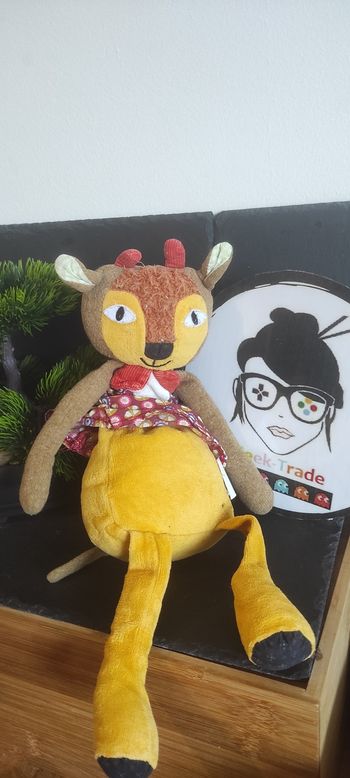 doudou antilope les popipop moulin roty peluche jaune rouge marron Fleur Beige