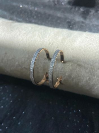 Boucles d'oreilles dorées blanches 30mm