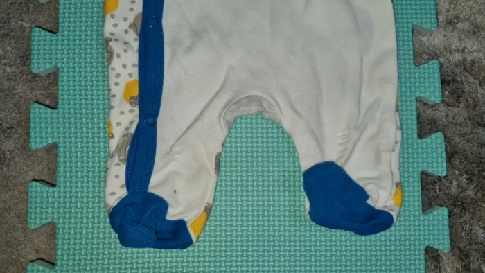 Pyjama léger le roi lion 1 mois en bon état - photo numéro 5