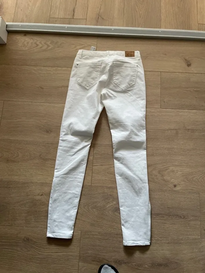 Pantalon blanc Zara taille 34 - photo numéro 3