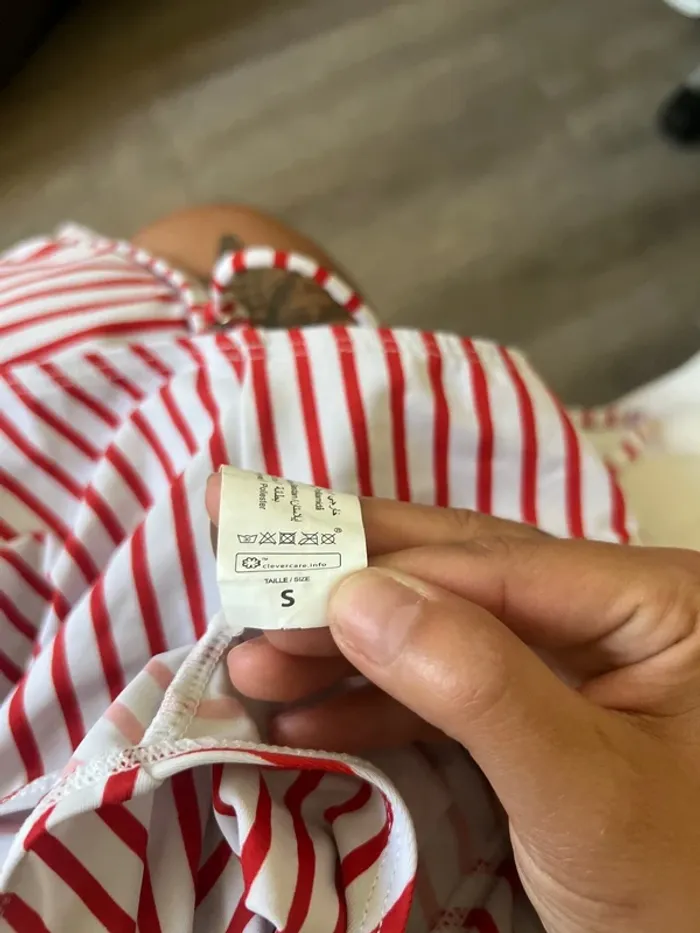Maillot de bain a rayures rouge - photo numéro 3