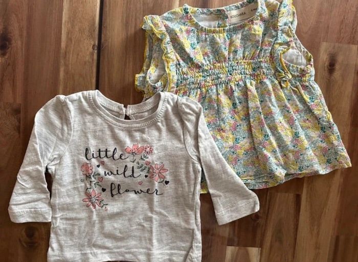 Lot de 2 Hauts fleuris 6 Mois