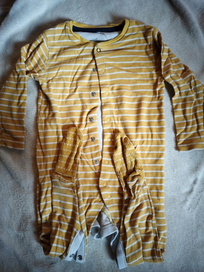 Pyjama rayé couleur moutarde taille 2 ans