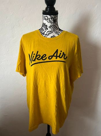 Très beau tee shirt nike air 🥰 jaune taille L