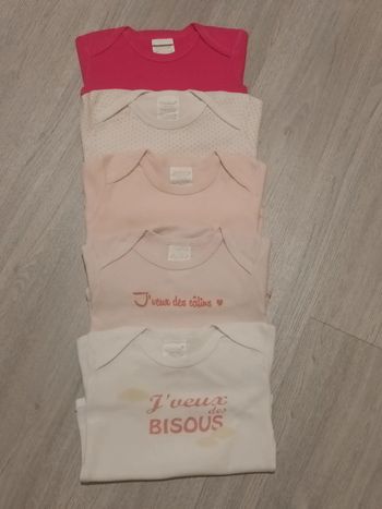 Lot bodies bébé fille