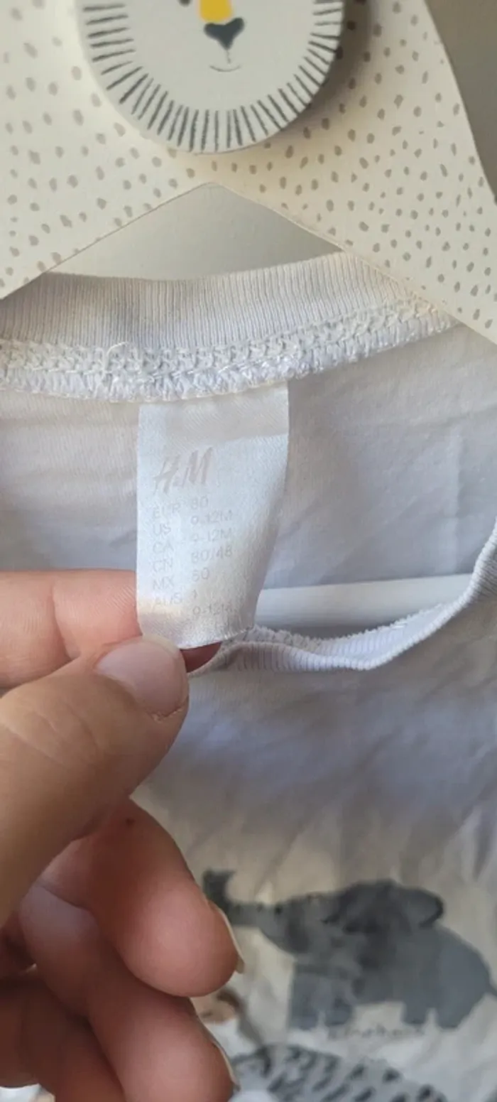 T-shirt manches courtes H&M 1 an - photo numéro 3