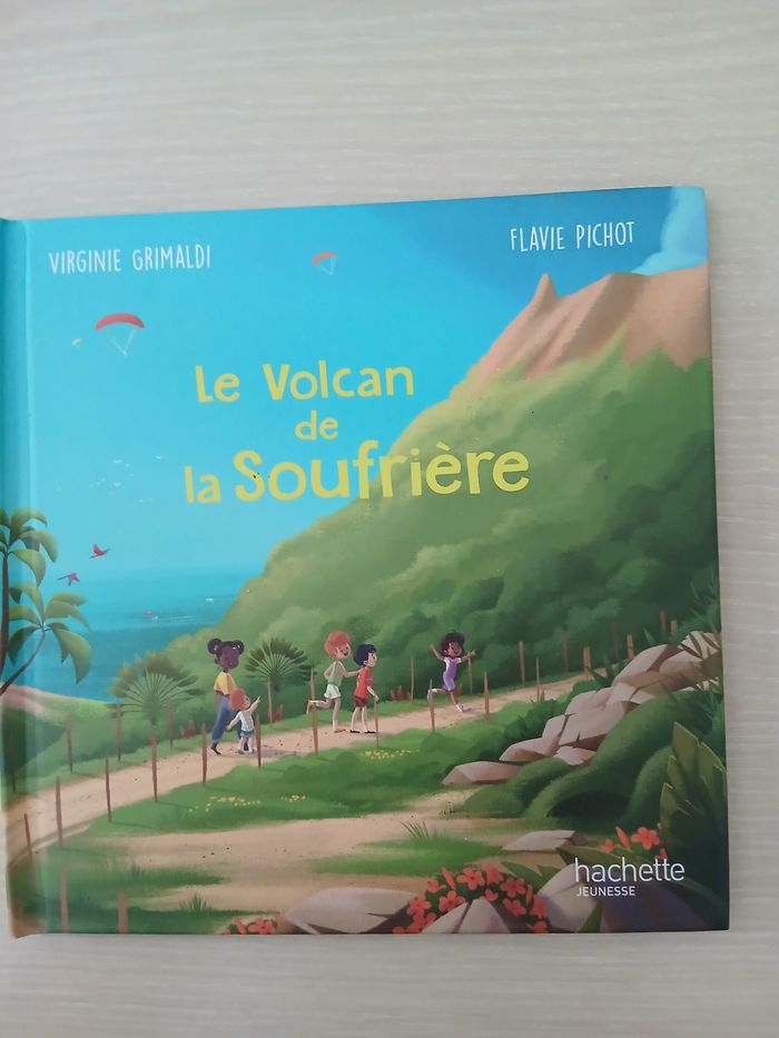 Livre d histoire enfanrs le volcan de la soufriere