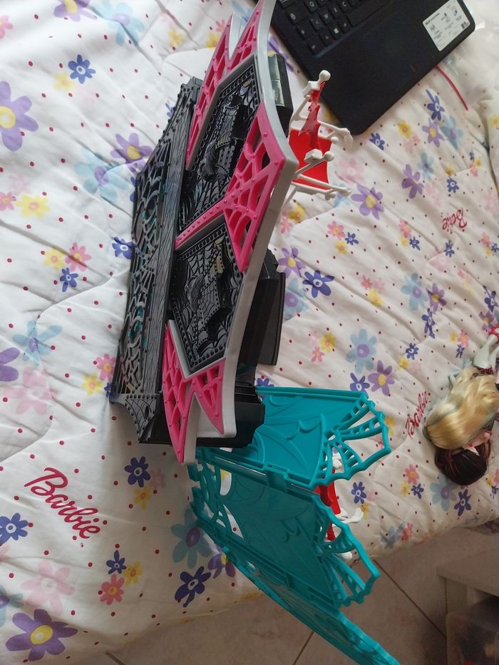 Lot 2 Monster High Lagoona Dance Class Draculaura Scaris et Frights, Camera, Action! Dressing Room Coiffeuse Paravent - photo numéro 4