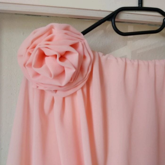 Magnifique blouse rose avec rose 🌹 neuf taille M - photo numéro 2