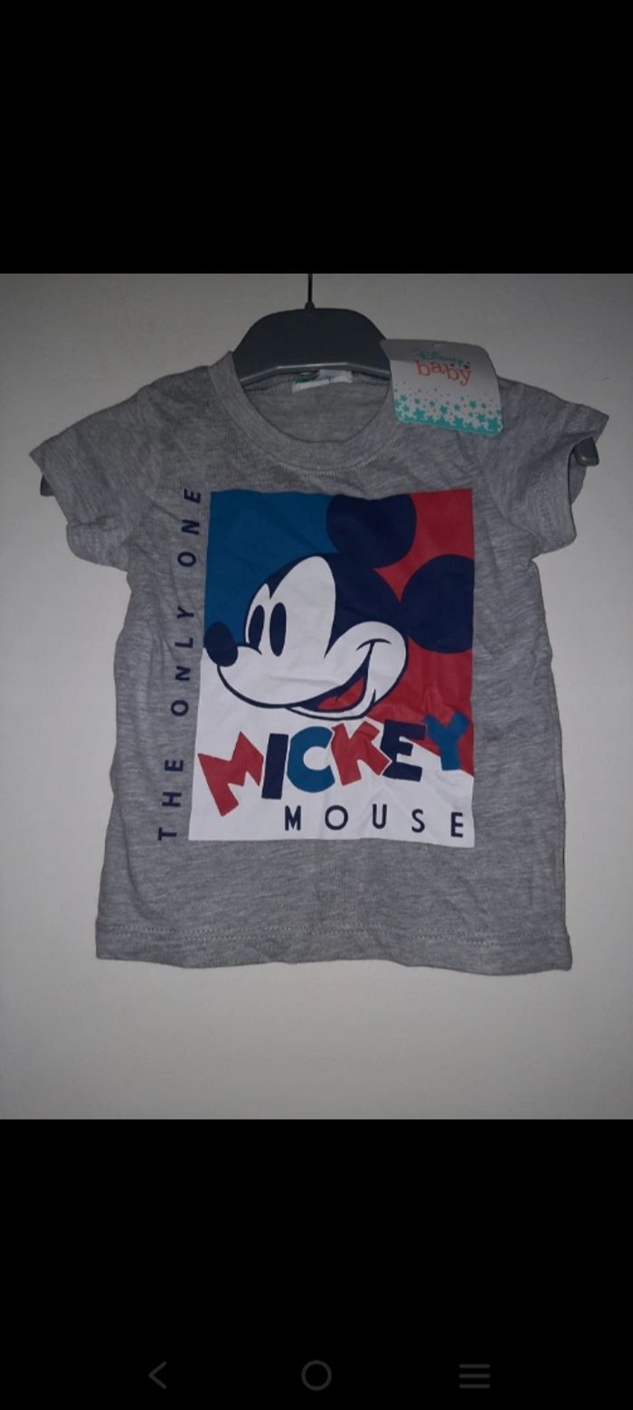 Tee shirt Mickey Disney taille 6 mois