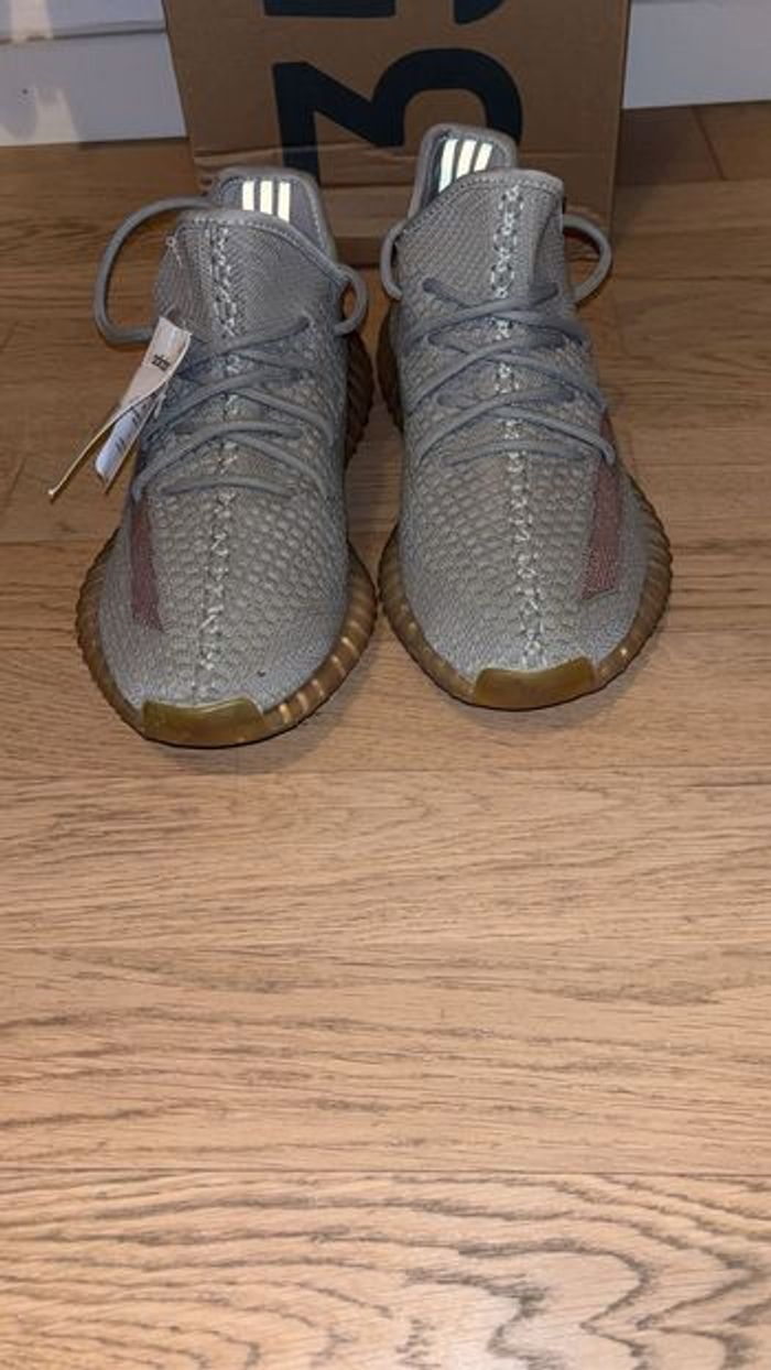 Yeezy 350 V2 - photo numéro 2