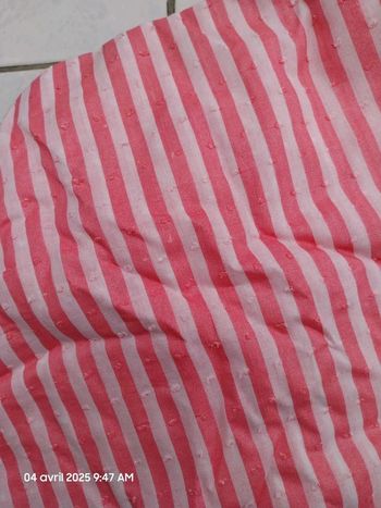 Coupon de 300 x 140 cm - Tissu polycoton – coton et polyester – rayé blanc et rose avec plumetis ros