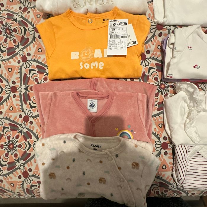 Lot pyjama et body - photo numéro 2