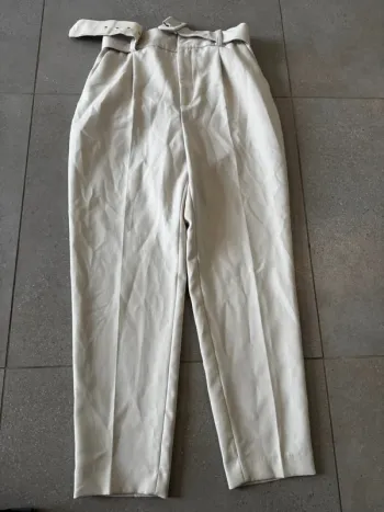 Pantalon crème Zara, taille S, très bon état , 36x95cm