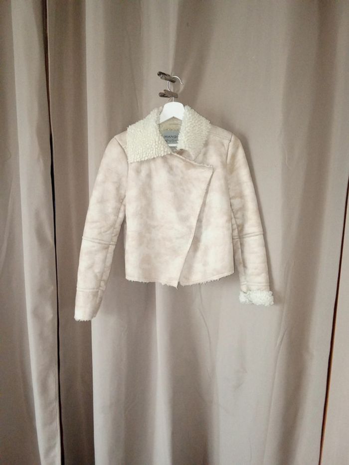 Veste hiver beige suédine et style mouton à l'intérieur Mango taille XS