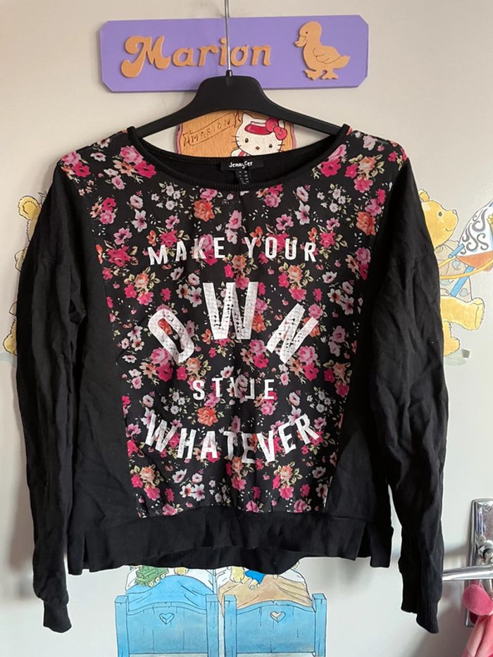 Tee shirt/ pull très fin à manches longues noir à motifs, taille Xs, marque Jennyfer.