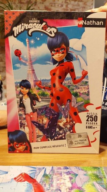 Lot puzzles et activités miraculous