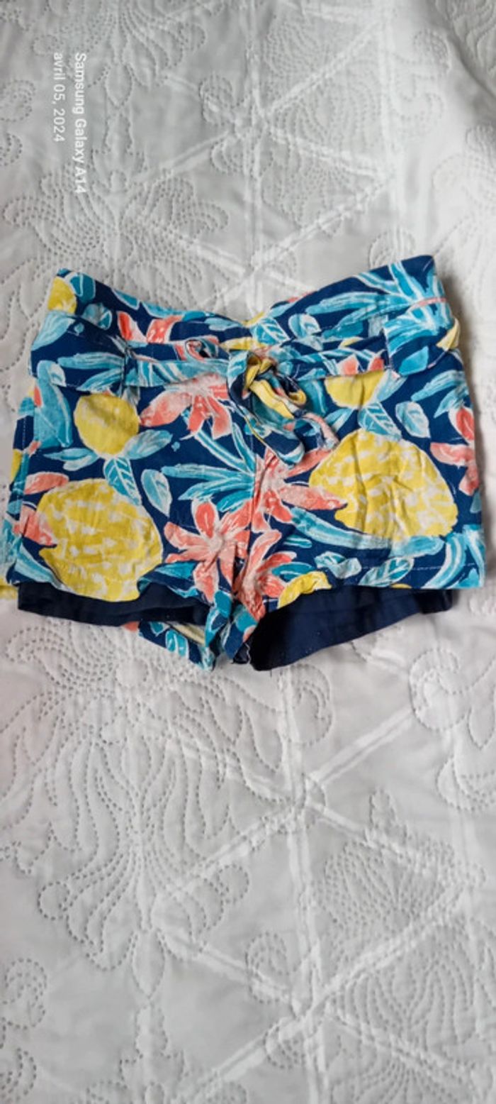 Short en lin motif floral fille 8 ans - photo numéro 3