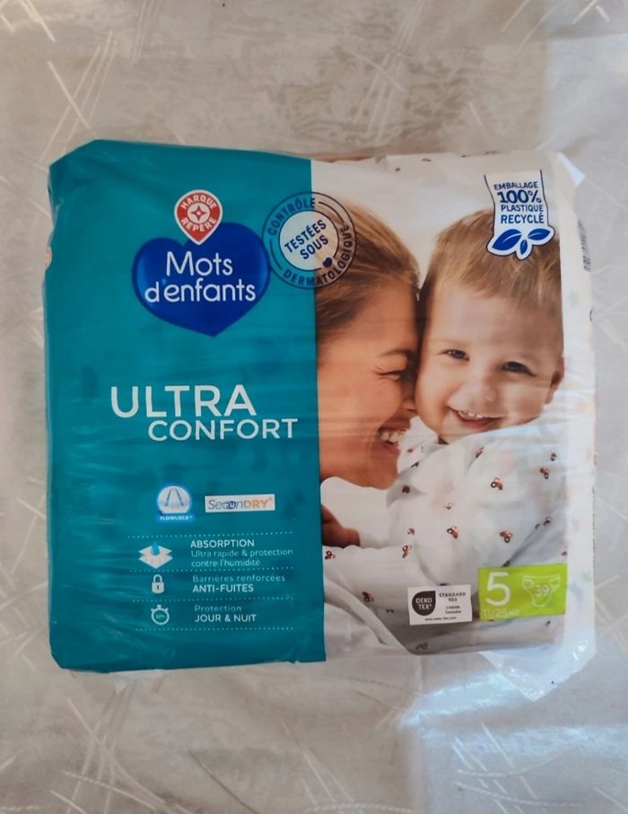 Paquet de 39 couches taille 5 marque mots d'enfants avec boîte de 50 sacs a couches parfumés - photo numéro 2