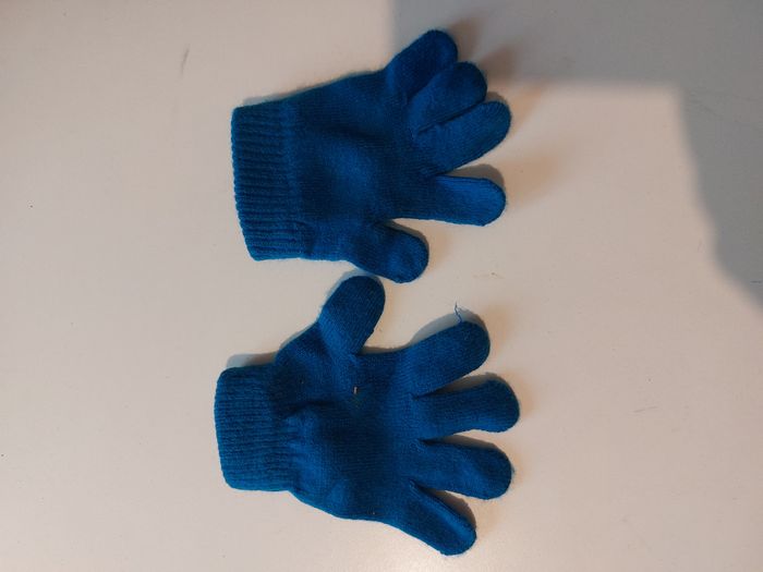 petits gants bleu tu