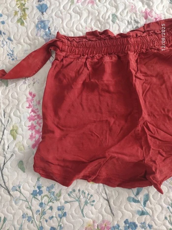 Short fluido de tiro alto de color granate - photo numéro 2