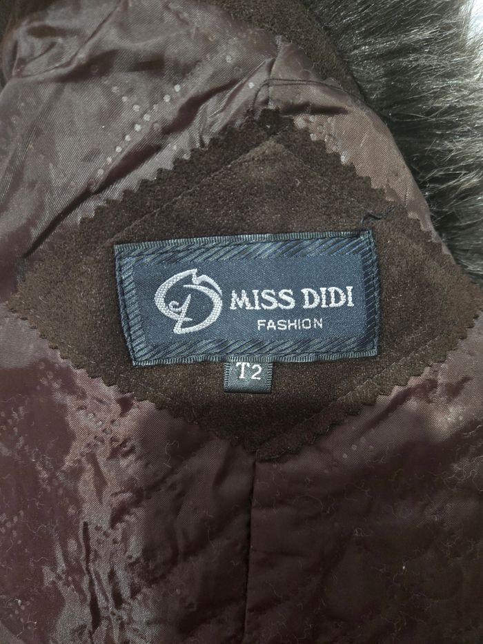 Veste vintage en daim brun avec col en fausse fourrure – Élégance rétro chic - photo numéro 7